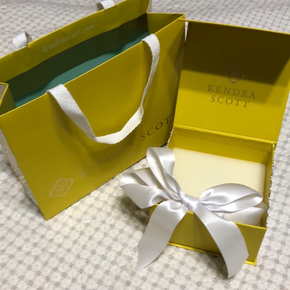 Kendra Scott Gift Wrapping Set